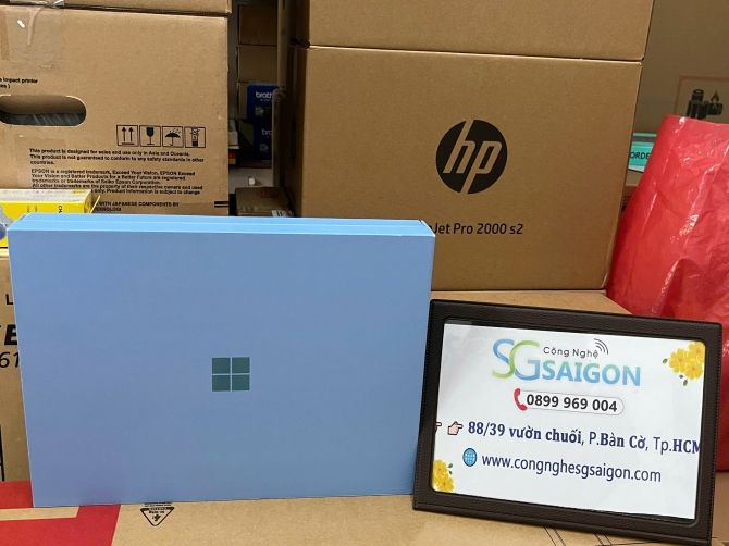 Microsoft Surface Pro 11 Snapdragon X Elite (12 Core) Processor / 16GB / 1TB SSD/ OLED display  13