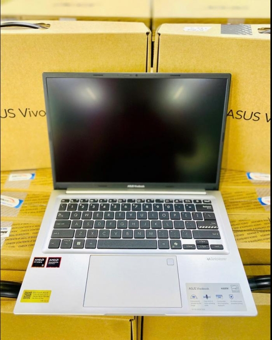 Laptop ASUS Vivobook 14 M1405NAQ-LY010W (Ryzen 5 150 | 16GB | 512GB | AMD Radeon Graphics | 14inch WUXGA | Win 11 | Bạc)