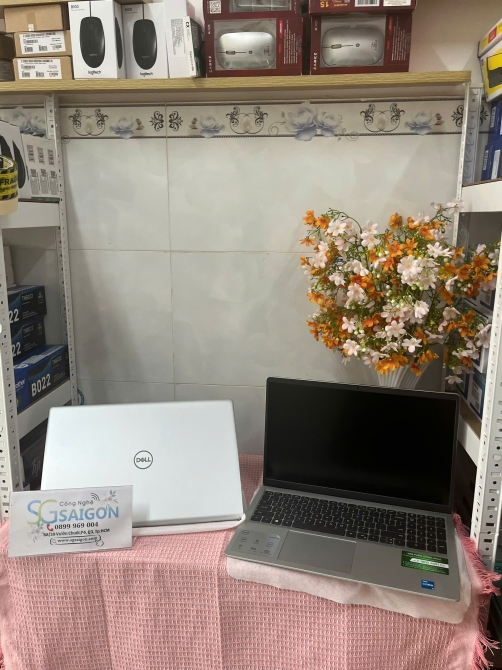 Laptop Dell Inspiron 15 3530 N3530-i3U085W11SLU (Intel Core i3-1305U/ 8GB/ 512GB/ Intel UHD/ 15.6 inch FHD/ Win 11/ Office/ Bạc)