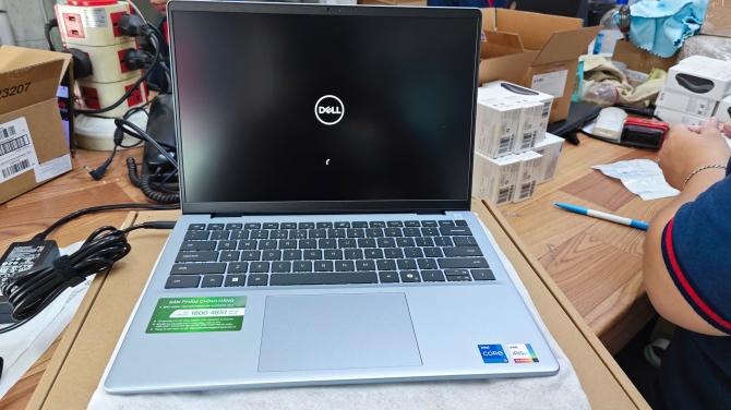 Laptop Dell Inspiron 14 5440 N4I7204W1 (Intel Core 7 processor 150U/ 16GB/ 512GB/ Intel Iris Xe/ 14 inch FHD+/ Win 11/ Office/ Xanh)