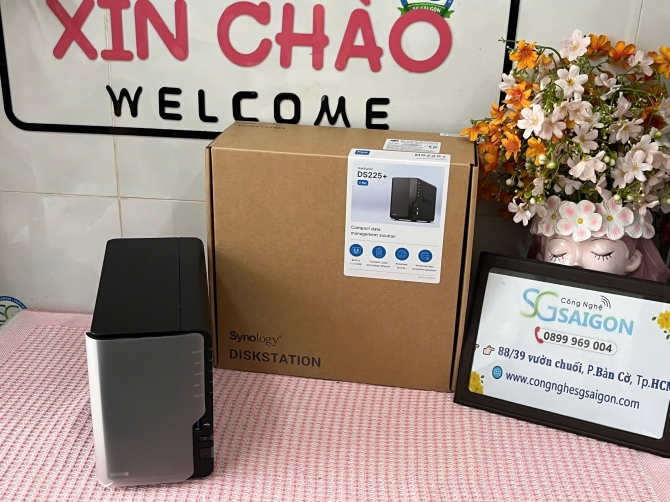 Thiết bị lưu trữ NAS Synology DS225+