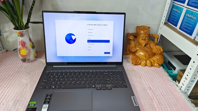 Laptop Lenovo IdeaPad Pro 5 16IMH9 (Core Ultra 9-185H /RAM 32GB /SSD 1TB /RTX 4050 6GB /16-inch 2K OLED Touch /Windows 11 Home) - Nhập Khẩu